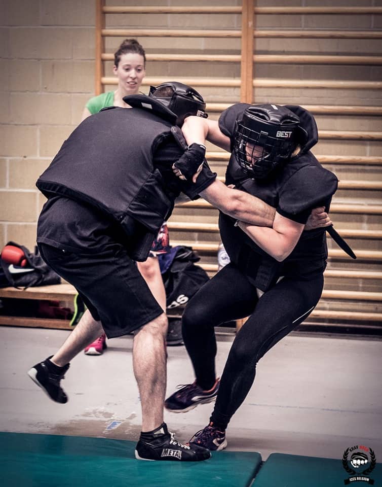 Agression couteau krav maga lasne couteau 04 - Agression couteau